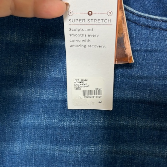 New Lane Bryant Mid Rise Super Stretch Skinny Distressed Jeans Women Plus Sz 22 - Picture 3 of 8